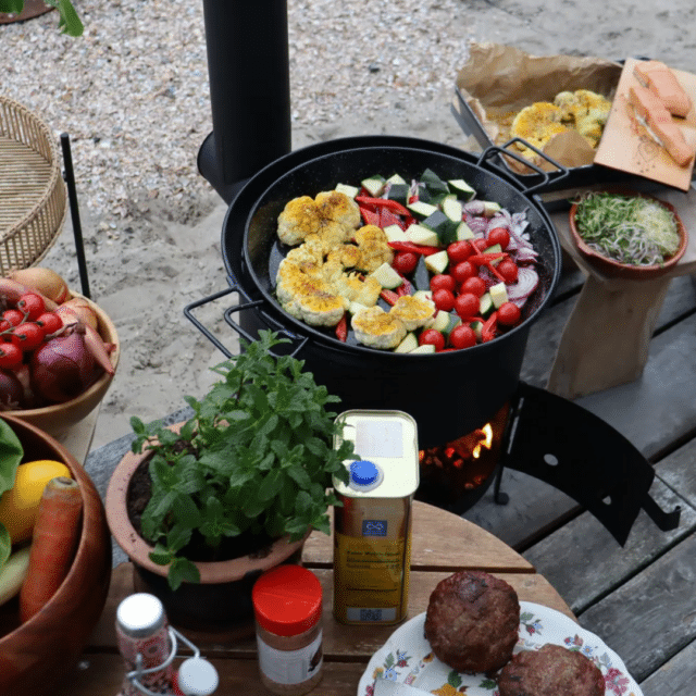 Paellapan met groenten VUUR LAB. BBQ buiten kookkachel