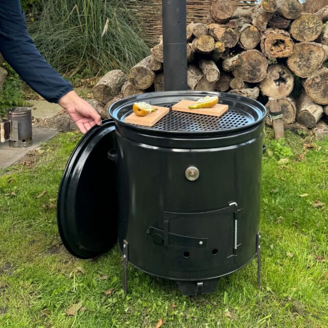 Griddle and grill with BBQ outdoor cooking stove VUUR LAB.