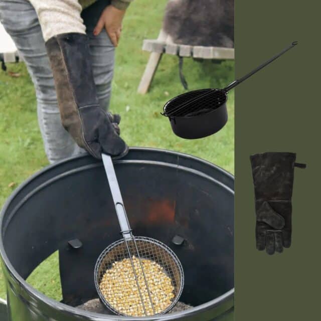 Popcorn pan with BBQ glove