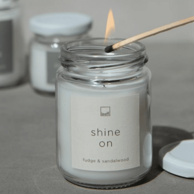 Shine on fudge & Sandalwood candle Leeff